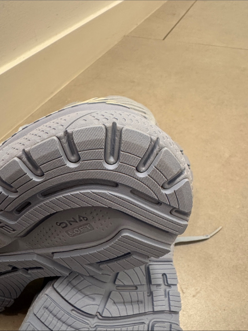 Brooks Adrenaline GTS 22 (Women's) - Picture 8 of 9